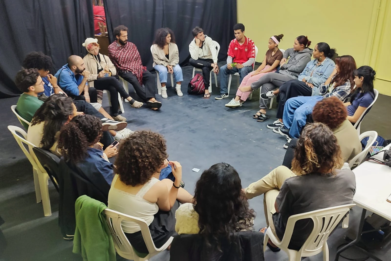 Processo de Criação Colaborativa — fotografia de cena ou atividade